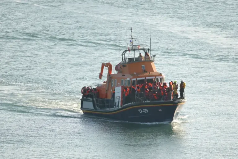 Tahriibayaal ku geeriyooday bada iyagoo isku dayaya inay ka gudbaan Faransiiska una gudbaan Ingiriiska.